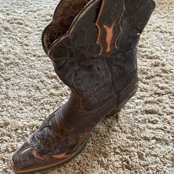 Ariat short boots size 6. Rarely worn. - Picture 3 of 5